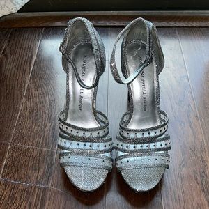 ♥️ Adrianna Papell Boutique Silver Heels Size 7.5